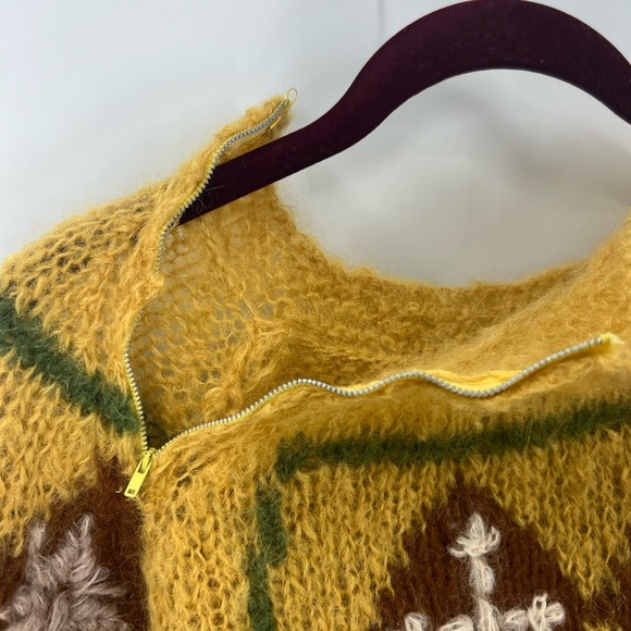 Vintage handmade crochet, openknit  textured, floral detail sweater, size M - Picture 6 of 14